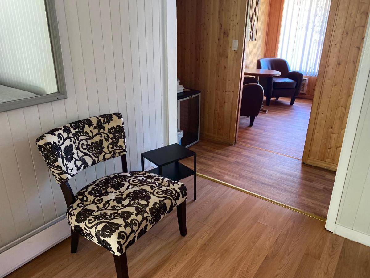 Merland Park Cottages And Motel พิกทัน ภายนอก รูปภาพ